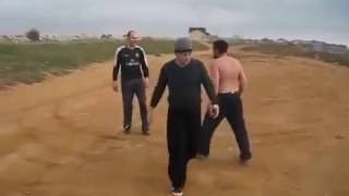 Ответил за слова в интернете. Гопник ответил за базар. Драка.