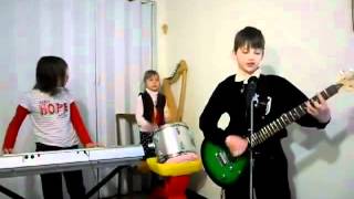 Niños tocando rammstein