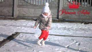 ВЛОГ- лепим снеговика Олафа из мультфильма Холодное сердце.  играем в снежки