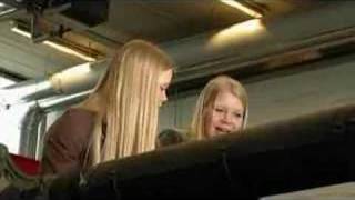 Tvillingepiger i trøjen
