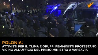 Polonia: proteste vicino all'ufficio del Primo Ministro a Varsavia