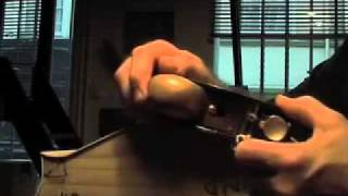le violoncelle, le luthier et le ukulélé