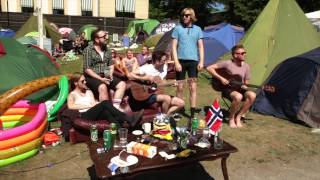 Lyden av Slottsfjell: Death By Unga Bunga på Campen