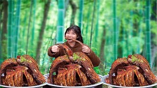 #Big stomach king Rural Girl Challenges Mommy's Secret Grilled Pork Chops  農村吃貨消滅媽媽秘製烤豬排
