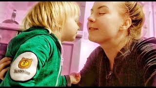 ДЕТСКИЙ ВЛОГ: Алиса играет, катает кукол и смотрит диафильмы