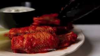 Крылышки Баффало с сырным соусом (Buffalo Wings with Blue Cheese Sauce)