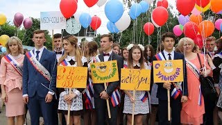 Клинцовские выпускники «зажигали» на городской площади.