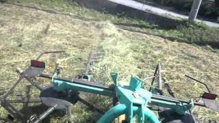 ヤンマートラクター　ＥＧ４４１　ロータリテッダによる集草作業 YANMAR EG300 EG400 EcoTraDelta