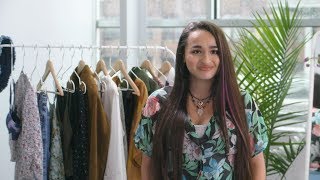 Jazz Jennings | Trying on her Bra
