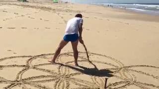 Comment dessiner une Fleur de Vie sur la plage