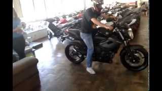 XJ6 saindo da concessionária