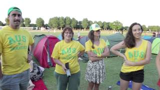 Thanasi Kokkinakis Delivers Pizza To The Queue