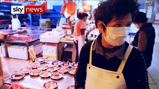 Coronavirus: Hong Kongers angry that China border remains open