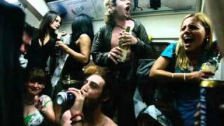 Algorythms - She dont like me like that