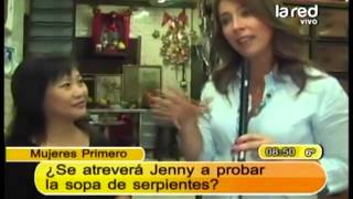 Jenny probó sopa de serpientes