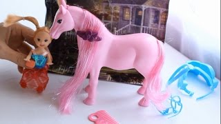 Видео с игрушками: Куклы для Девочек:принцесса Ангел РАСЧЕСЫВАЕТ мой маленький пони.MY Little PONY
