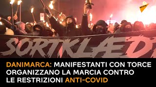 Danimarca: manifestanti con torce organizzano la marcia contro le restrizioni anti-COVID