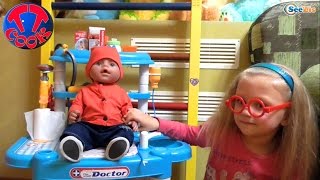 ✔ Кукла Беби Борн. Ярослава лечит малыша. Лечебные процедуры / Doll Baby Born with Yaroslava ✔