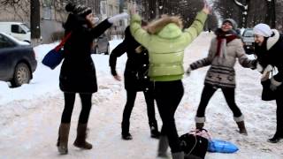 Песни "Три реки" и из "Маши и Медведь"))