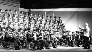Над широкой над рекой, там, где сад шумит листвой Red Army Choir