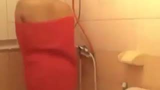 Ngintip orang mandi ??