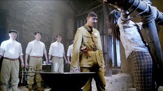 共軍女兵聯手土匪去炸日軍軍火庫，剛埋下炸藥就感到不對勁，周圍竟已經站了一圈持槍日軍！ ️ 抗日