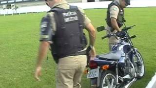 IMAGENS MENOR TENTANDO FUGIR DA PM DE ARAPONGAS E ROLANDIA