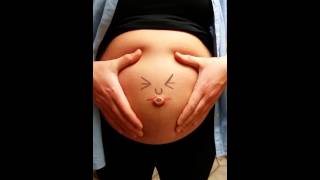 Pregnant Belly Button Blowing Kisses FUNNY!