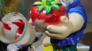 Садовая фигура - Гном с клубникой. Покраска.