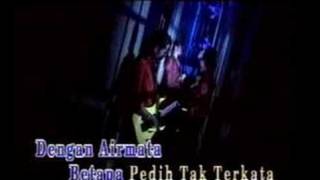kubasuh luka dengan air mata