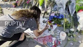 USA: Fans gather at Astroworld festival site to pay respects to crowd surge victims
