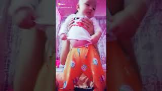Bé 4 tháng tuổi nhảy cực hay