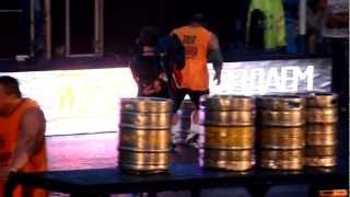 Strongman Champions League Russia таскание пивных кег 80кг
