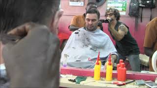 Andy kriegt die Haare ab in Kenya #Oktaner300 zum Barbier