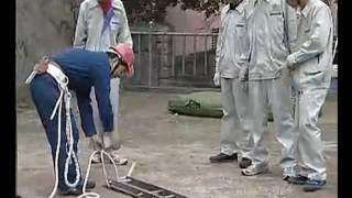 Как в Китае лазят по столбам электрики