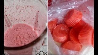 Возьми любые ягоды и пропусти их через мясорубку, пюре разлей в силиконовые формы для выпечки
