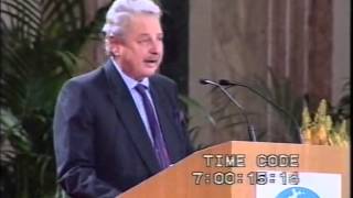 Uwe Morawetz introduces Gernot Langes-Swarovski to read Lord Yehudi Menuhin
