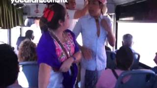 Diversión teatral en los camiones de pasaje