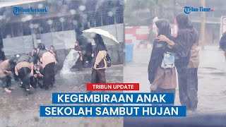 Hujan Deras di Maros : Anak Sekolah Gembira,