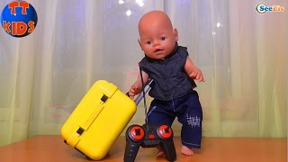 ✔ Беби Борн. Ярослава открывает подарок для игрушки. Чемодан для куклы. Видео для детей ✔