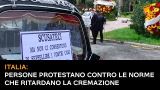 Italia: persone protestano contro le norme che ritardano la cremazione