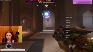 Девушка стримит Overwatch