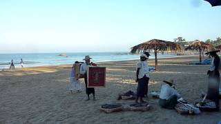 Pathein le matin sur la plage (Myanmar / Birmanie)