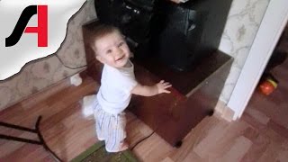 Маленькие дети танцуют танцы! Ребенок танцует под Казаченко!