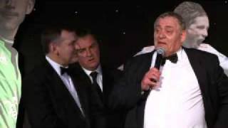 Everton legend Gordon West receives Dixie Dean Memorial...