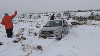 Лада Гранта по глубокому снегу ,Нива , chevrolet нива , классика , ваз 2106 по полю зимой , ока