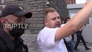 Police detain journalists during Moscow picket in support of media recognised as foreign agents