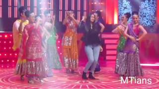 Mrunal thakur with Ankit Bathla Dance at Bolly Starvaganza (antv keren)