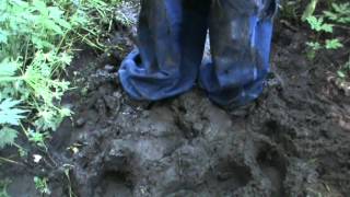 DSV sneaker and baggy jeans muddy