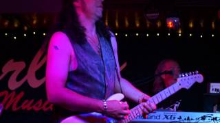 Question Lanzarote Live. Performing Crazy World